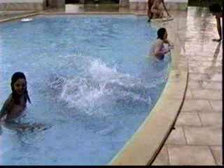 Eine Versammlung von Nudisten - Video online ansehen [55:58 x 180p]  